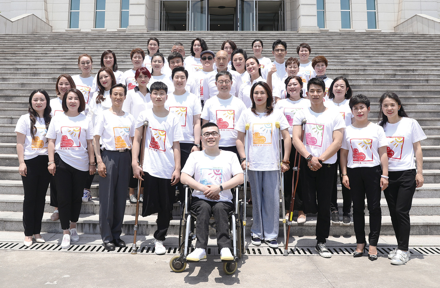 新生活集團(tuán)_新生活化妝品_助殘公益_愛(ài)的陽(yáng)光